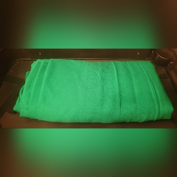 Over 25 Feet of Fabric - Picture 2 of 2